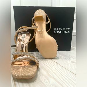 🌸BADGLY MISHKA🌸New!  Pale Gold Great Prom, Wedding shoe or for a night out!